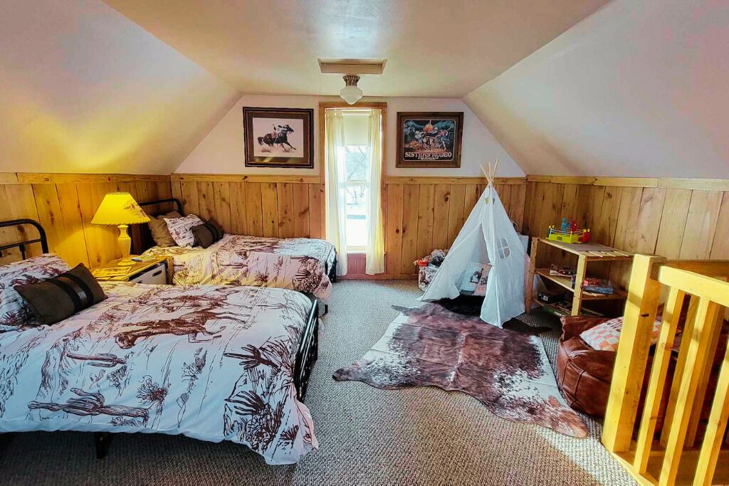 Photo of Bedroom in Crooked River Ranch