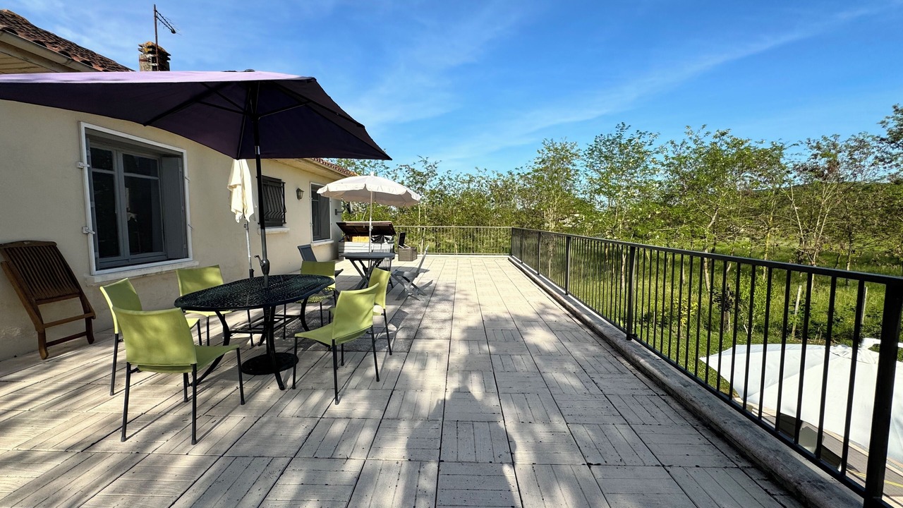 Photo of Outdoor in Allez-et-Cazeneuve