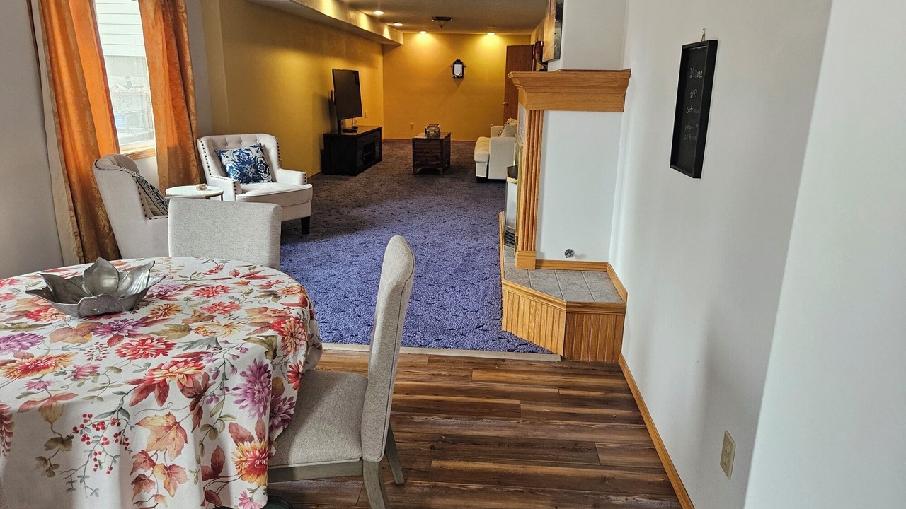 Photo of Others in Colbert