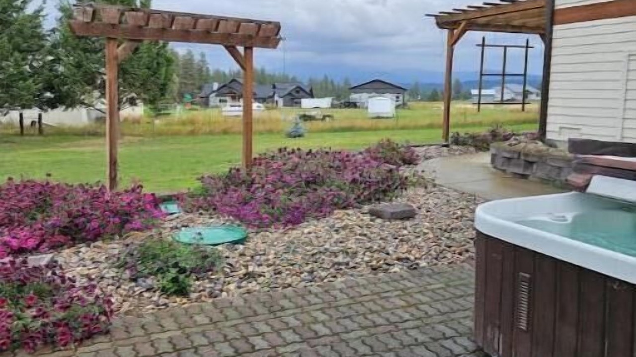 Photo of Others in Colbert