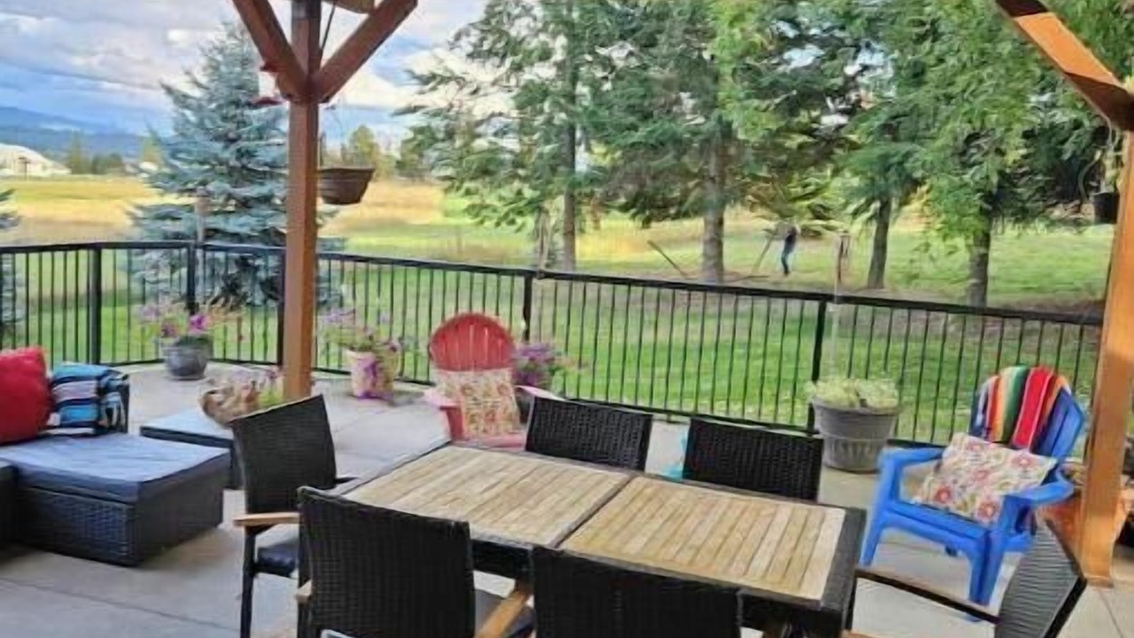 Photo of Others in Colbert