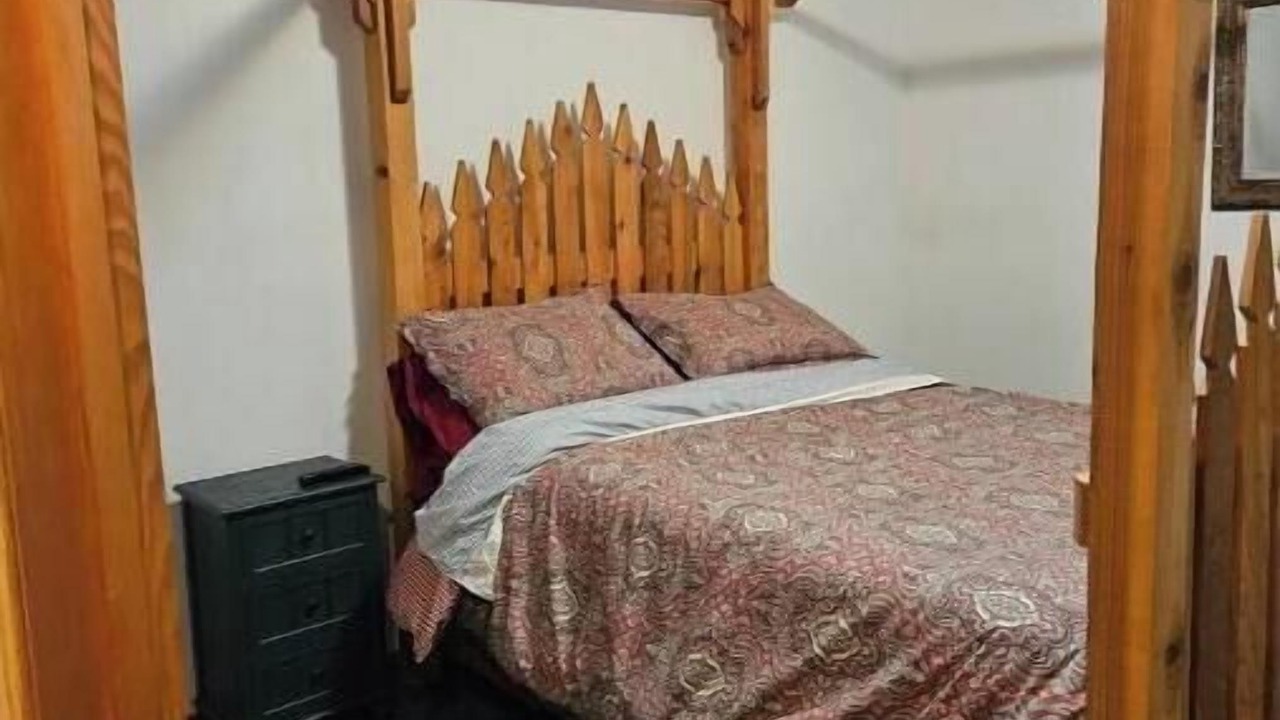 Photo of Others in Colbert