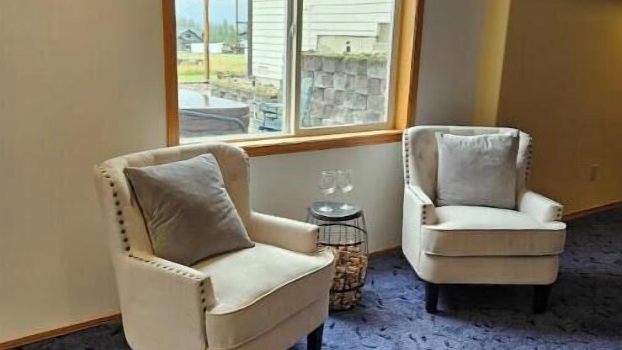 Photo of Others in Colbert