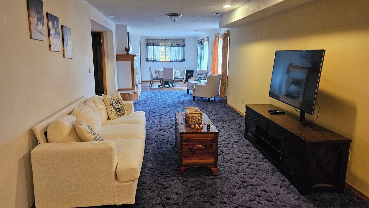 Photo of Others in Colbert