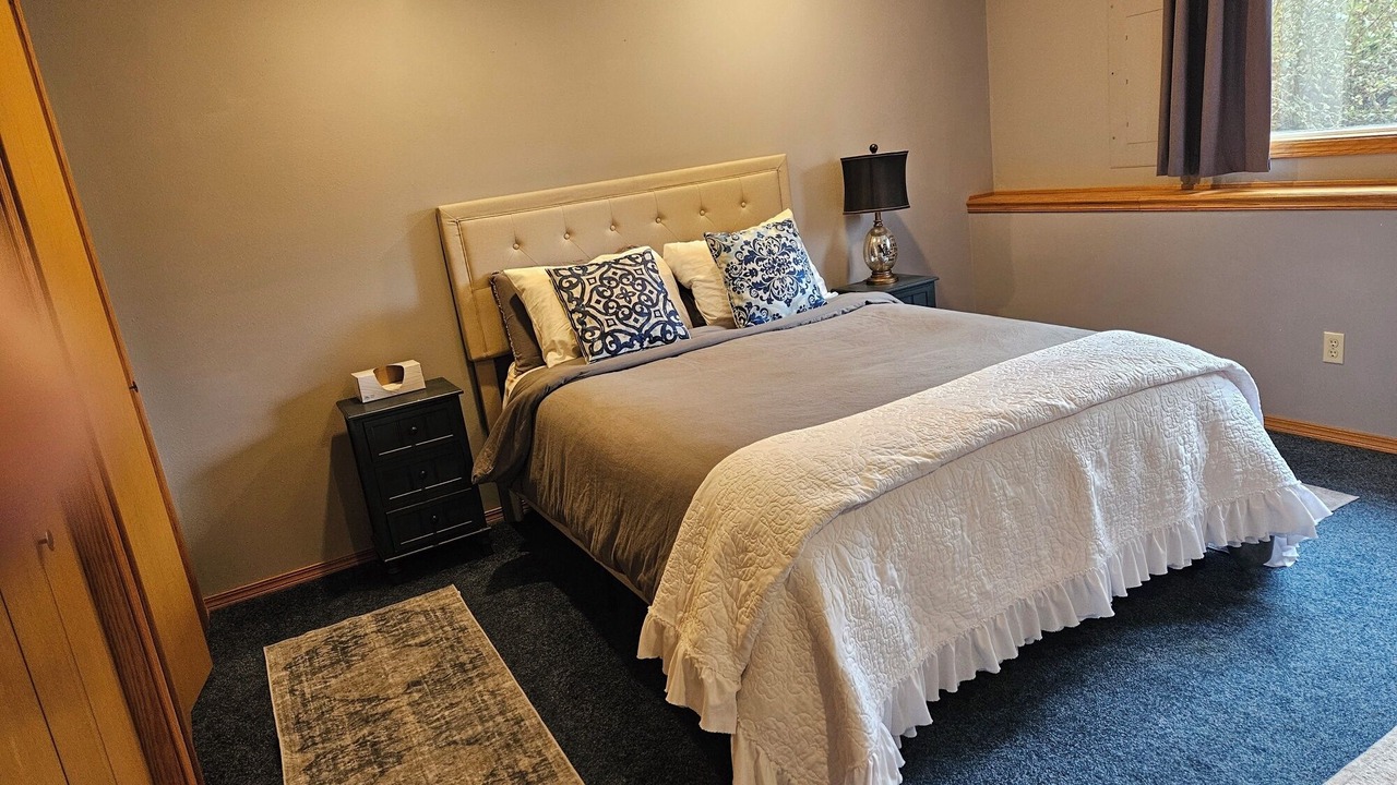 Photo of Others in Colbert