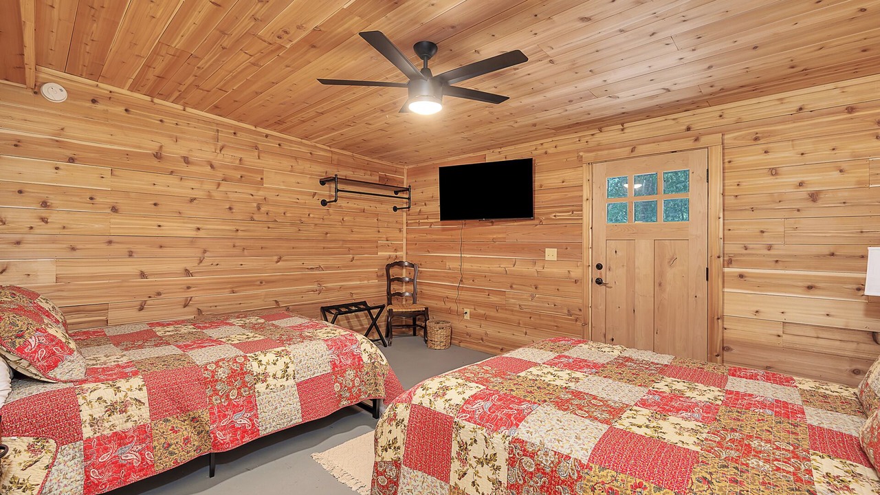 Photo of Bedroom in White Oak