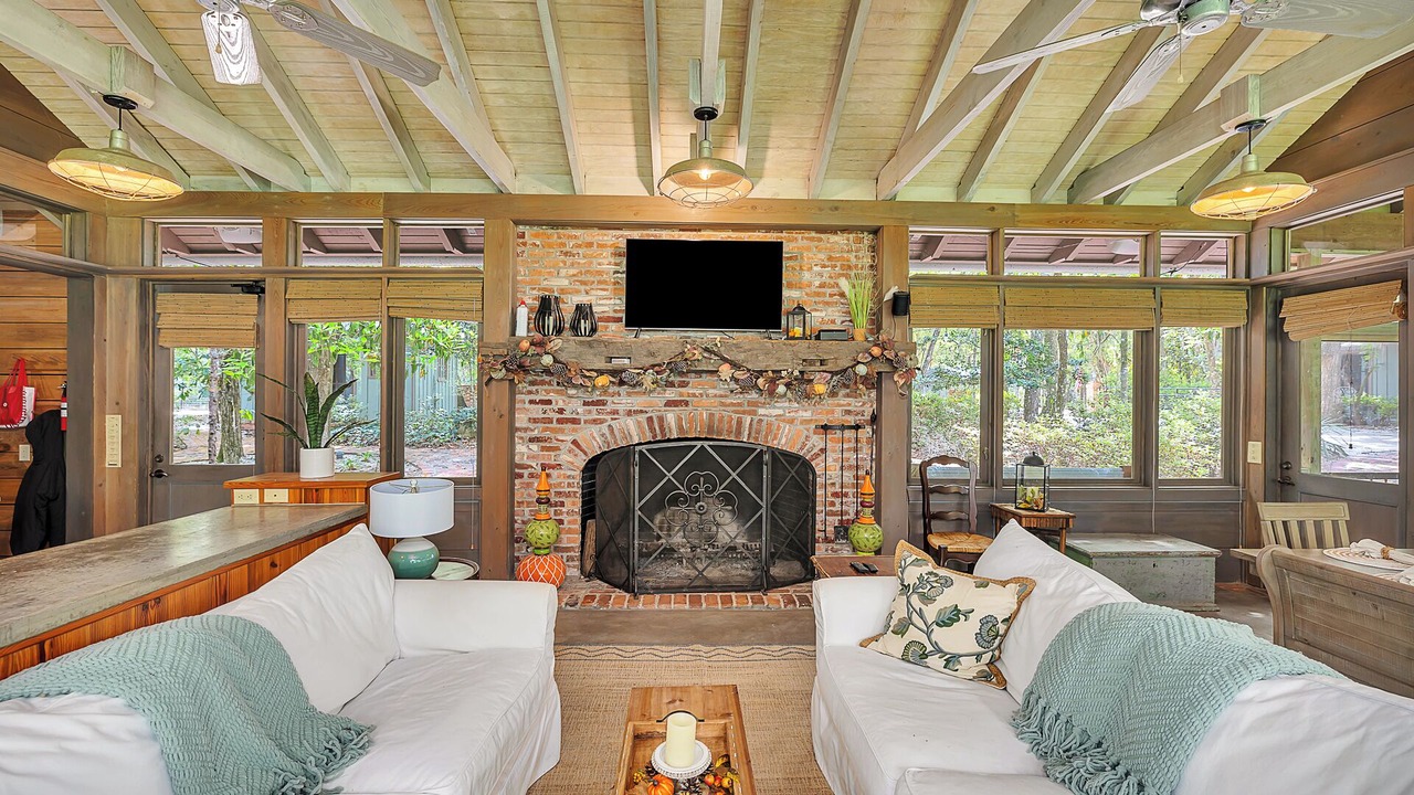 Photo of Livingroom in White Oak