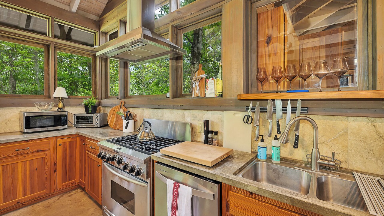 Photo of Kitchen in White Oak