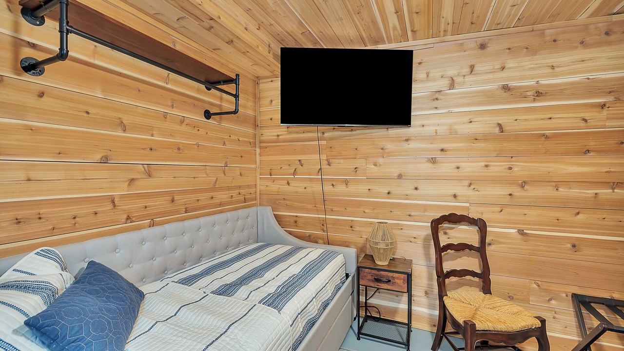 Photo of Bedroom in White Oak