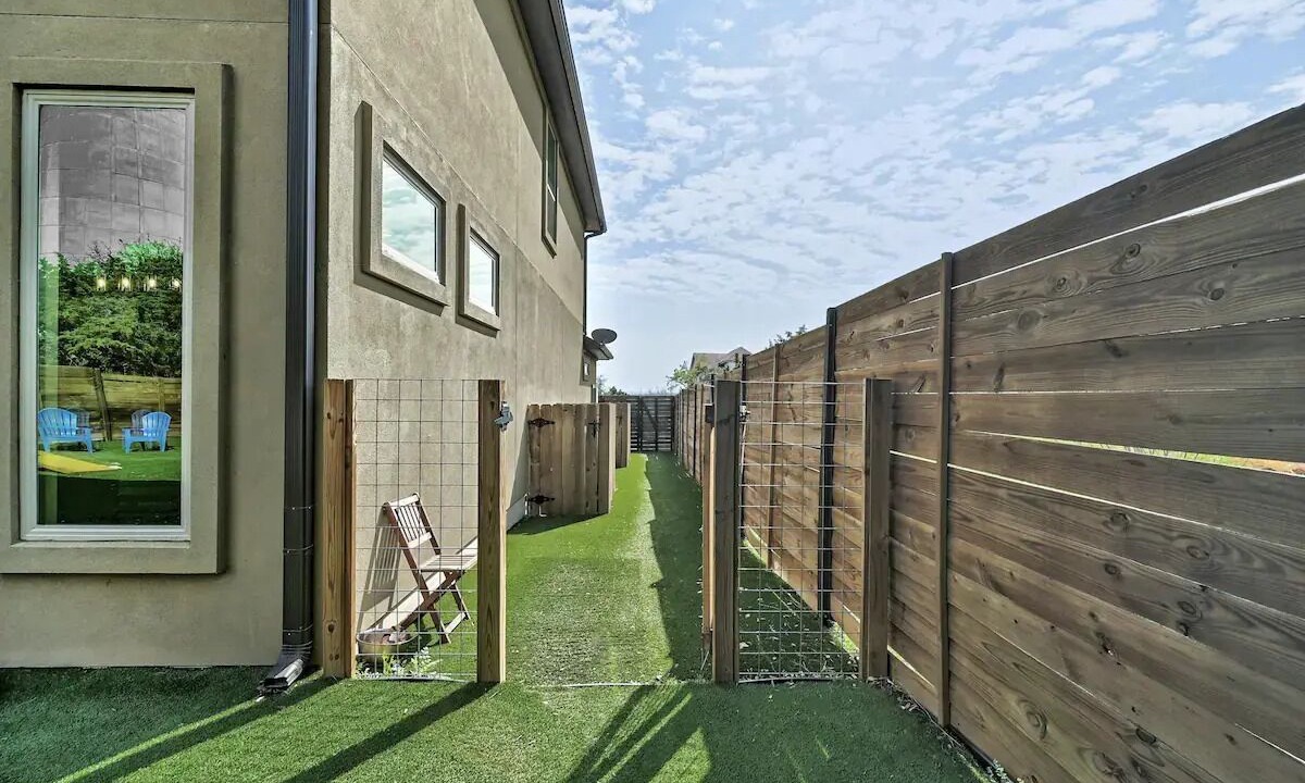 Photo of Outdoor in McNeil