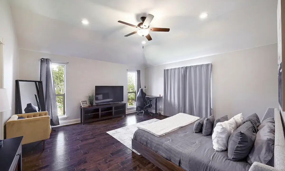 Photo of Bedroom in McNeil