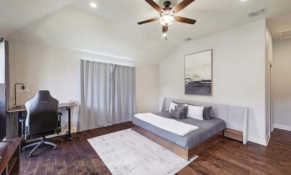 Photo of Bedroom in McNeil
