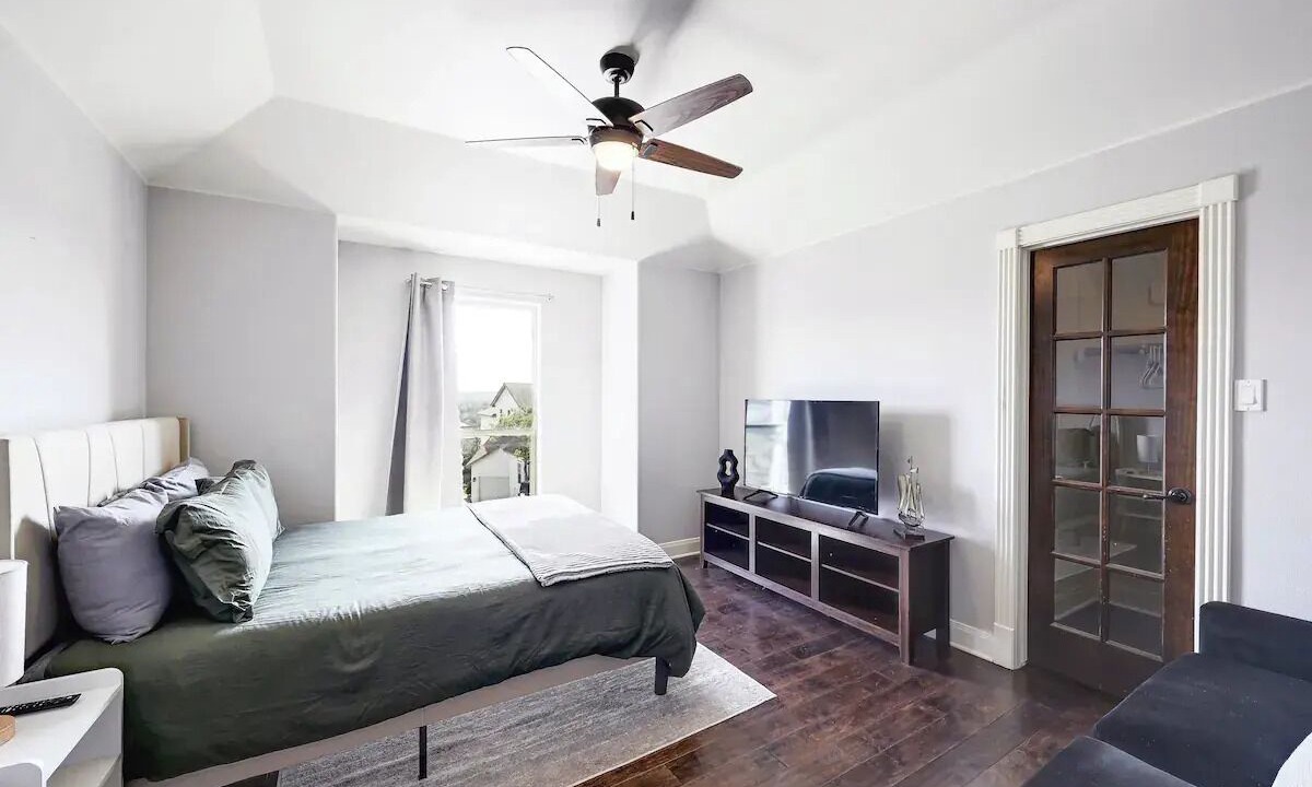 Photo of Bedroom in McNeil