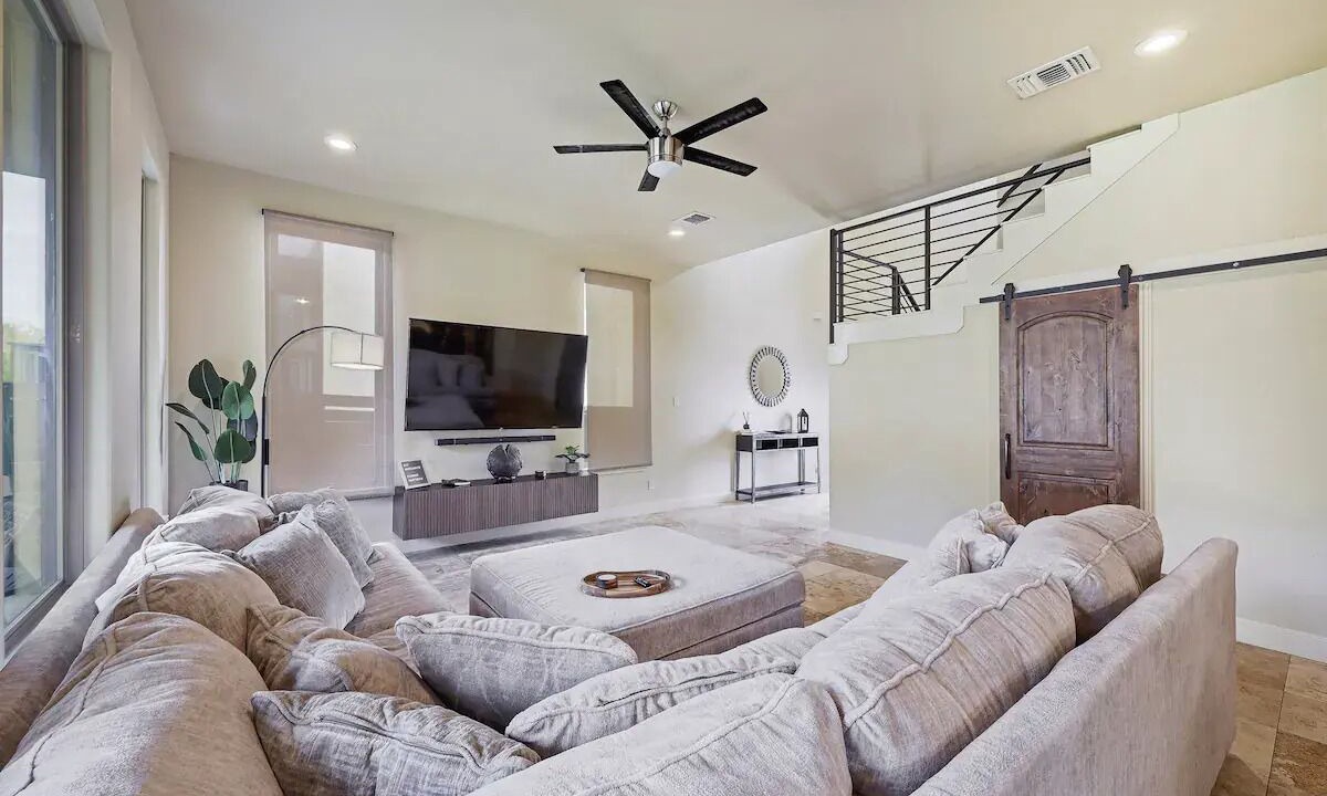 Photo of Livingroom in McNeil