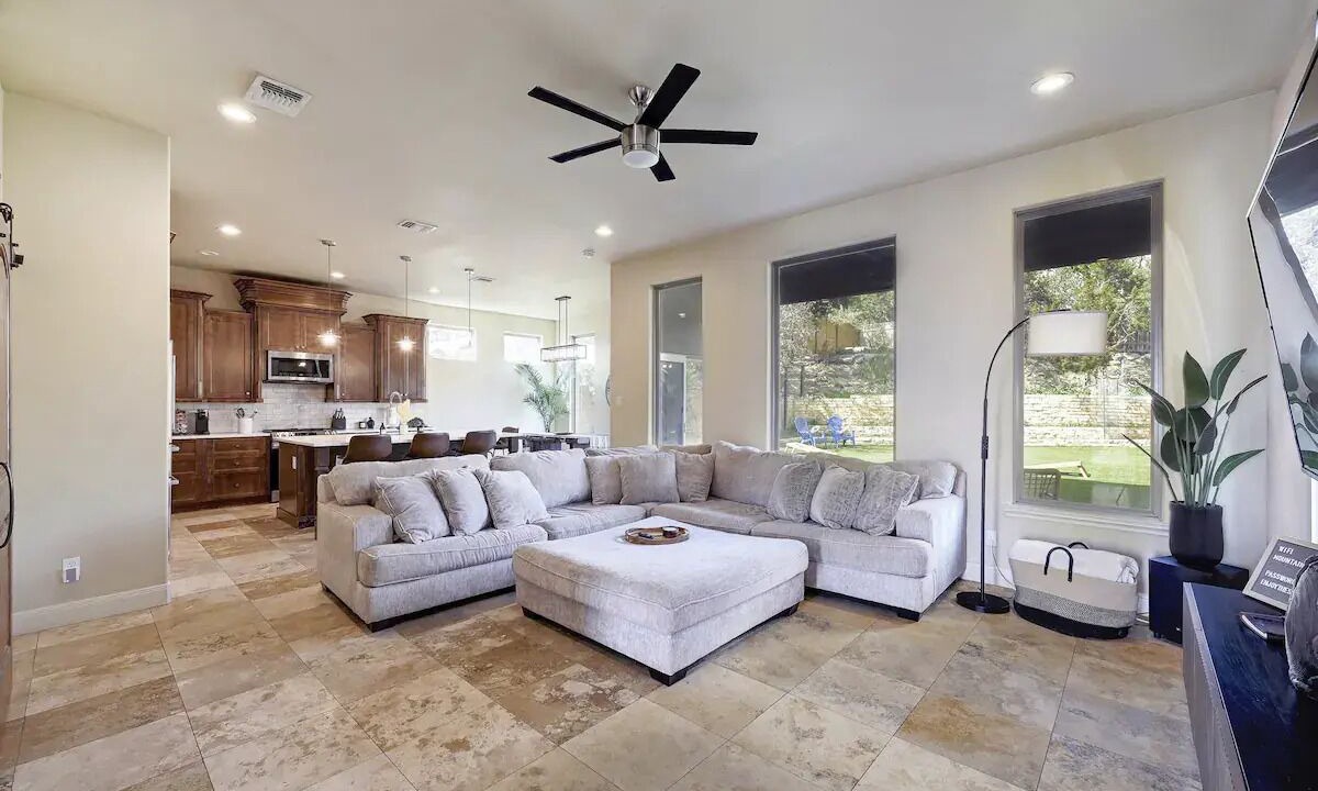 Photo of Livingroom in McNeil
