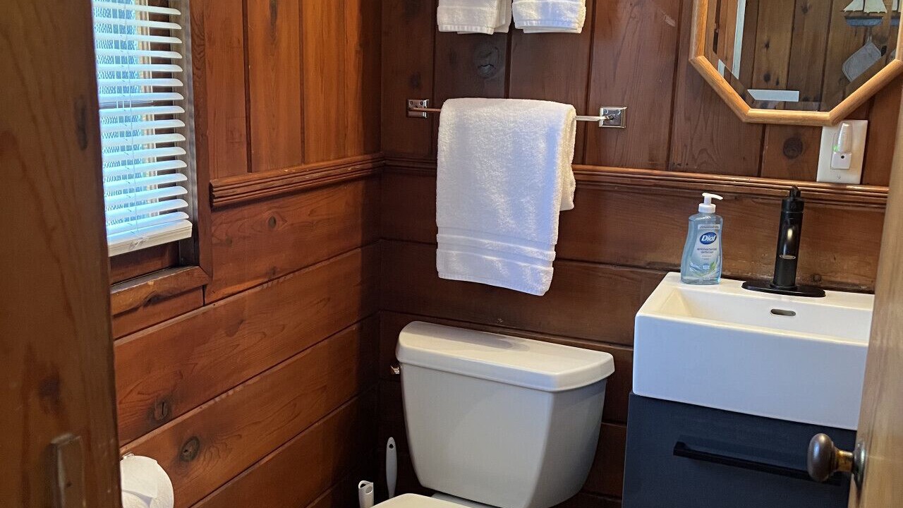Photo of Bathroom in Honor