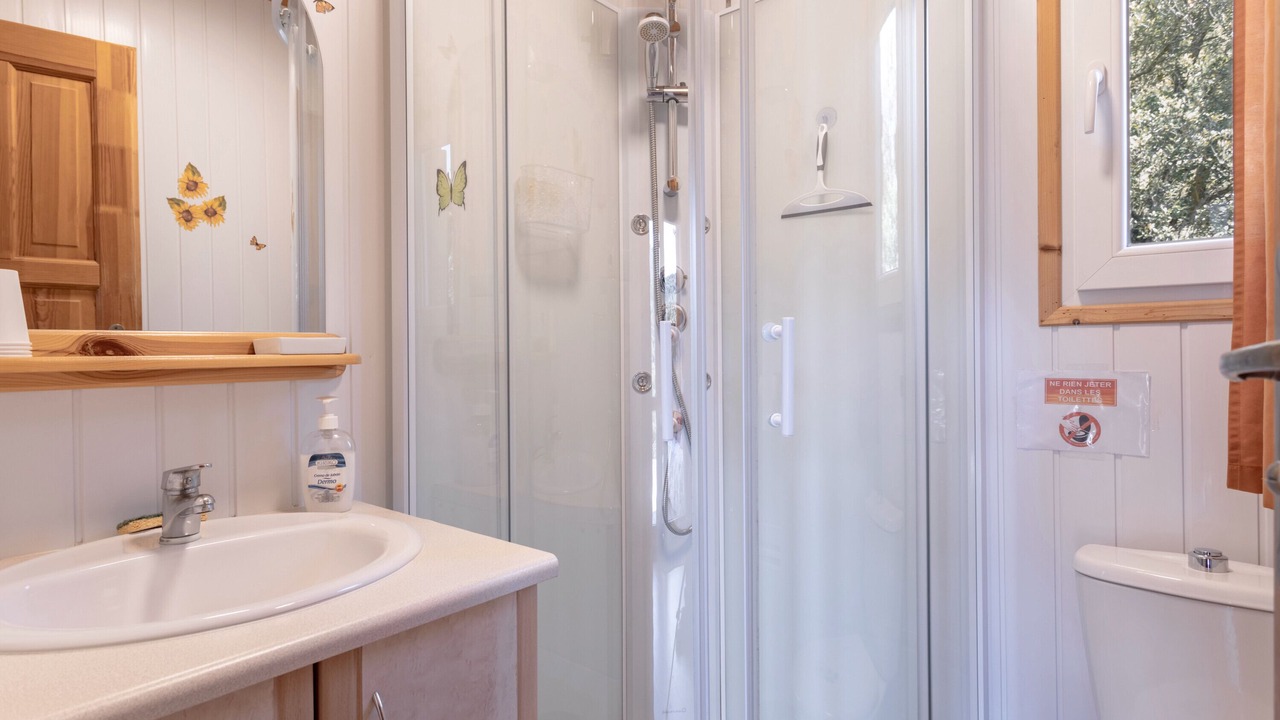 Photo of Bathroom in Rouffiac-des-Corbieres