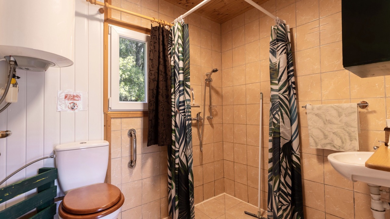 Photo of Bathroom in Rouffiac-des-Corbieres