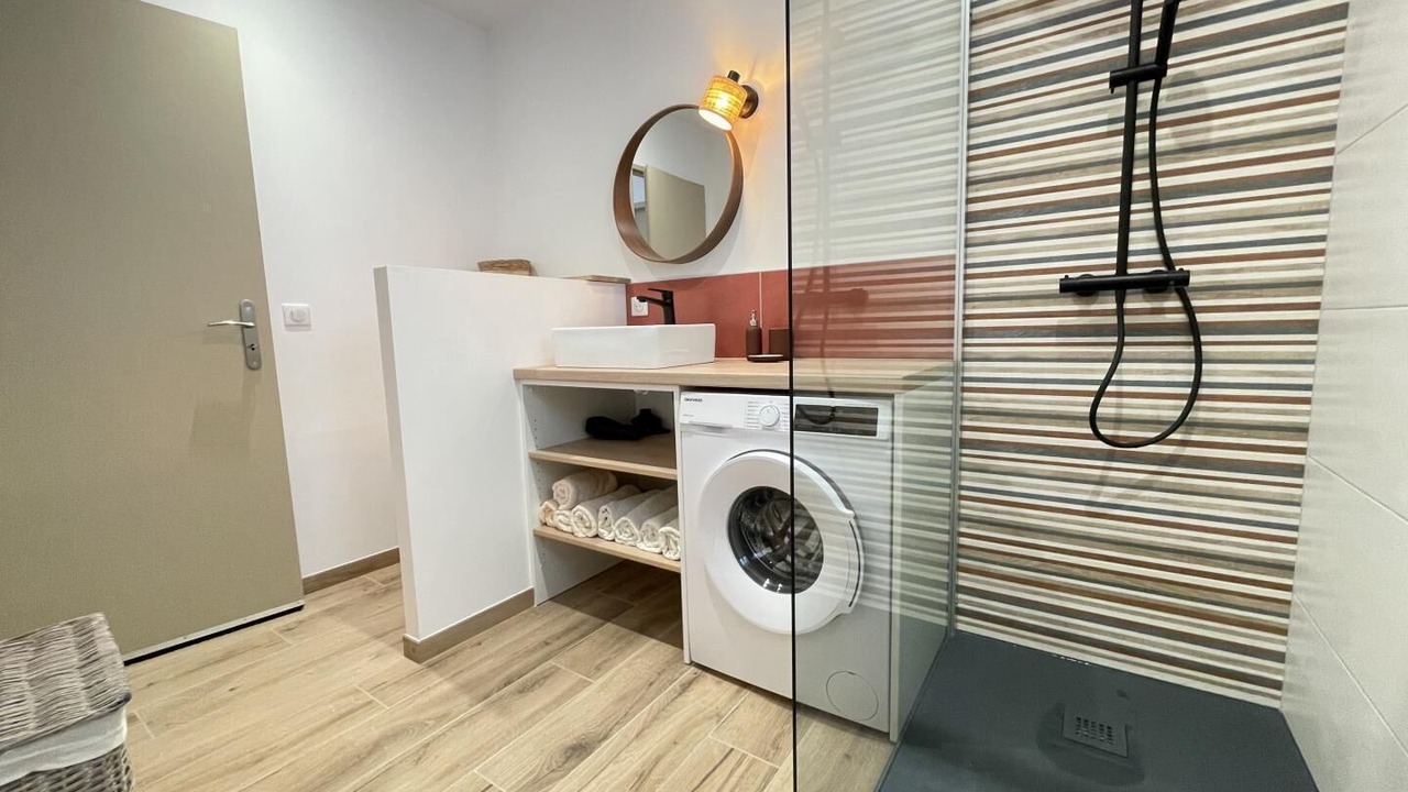 Photo of Bathroom in Souraide