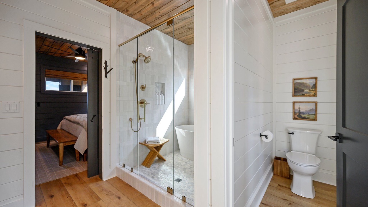 Photo of Bathroom in Broken Bow