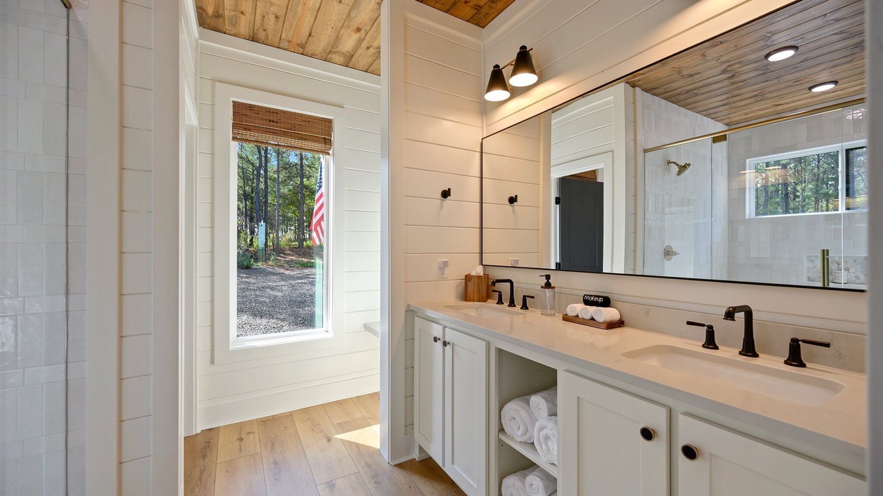 Photo of Bathroom in Broken Bow