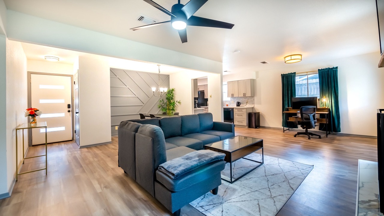 Photo of Livingroom in Medical Center District
