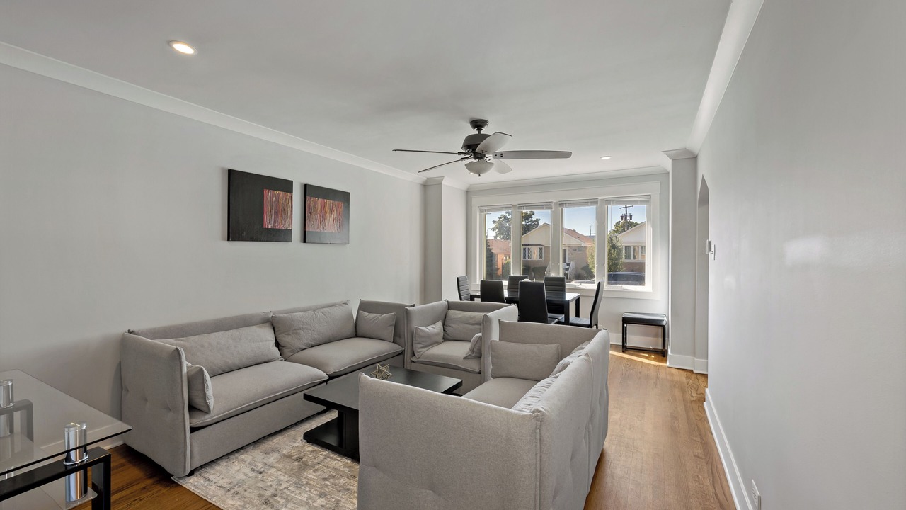 Photo of Livingroom in Garfield Ridge