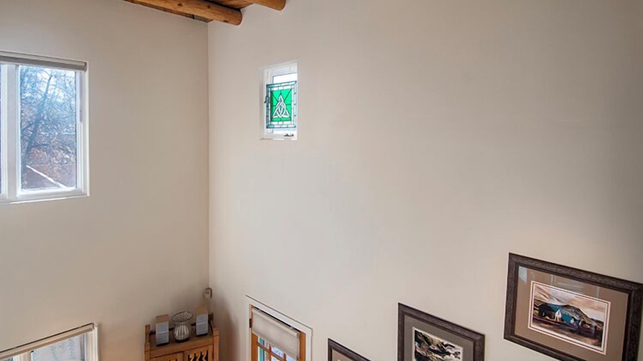 Photo of Livingroom in Historic Eastside
