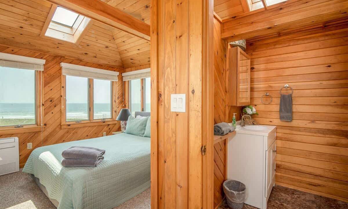 Photo of Bedroom in Wells Beach