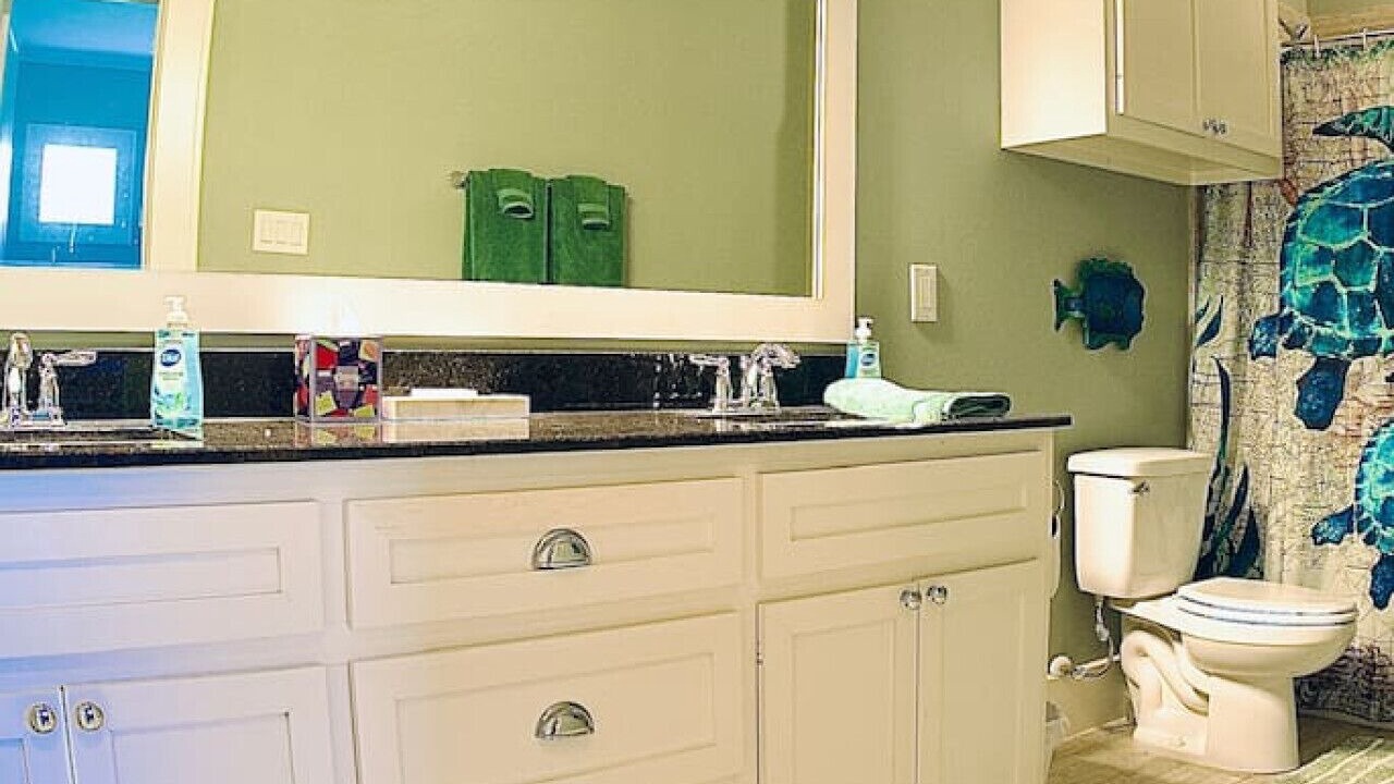 Photo of Bathroom in El Lago