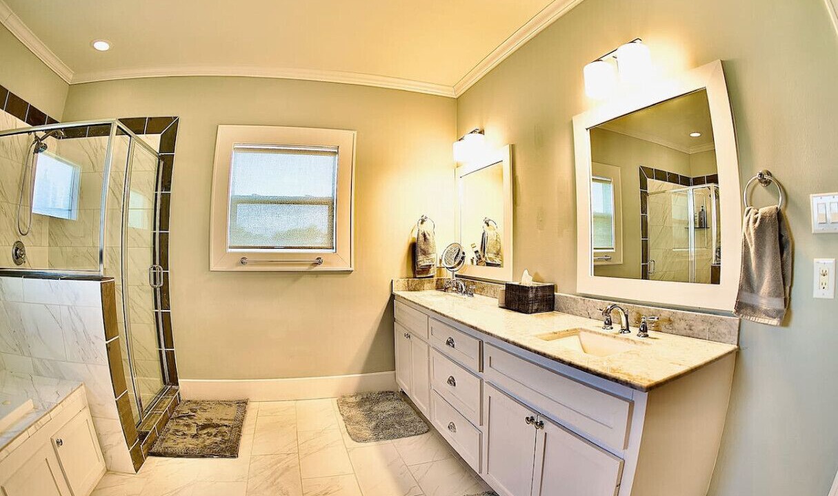 Photo of Bathroom in El Lago