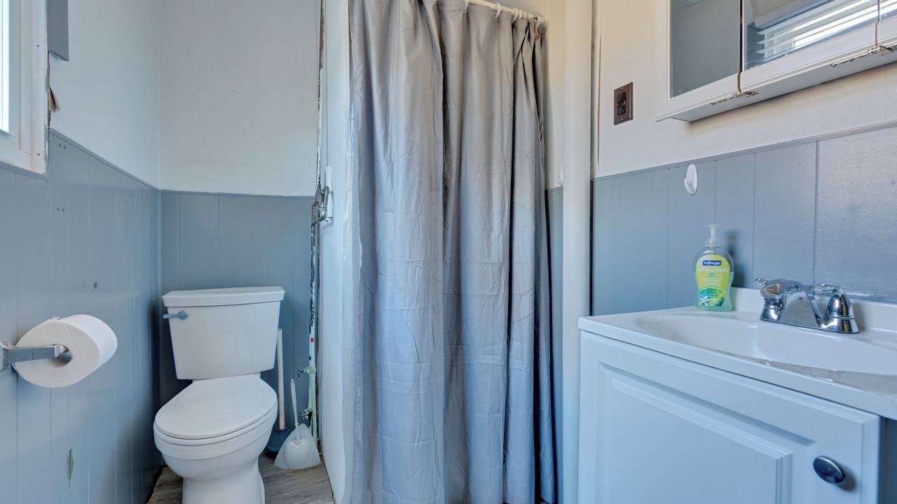 Photo of Bathroom in York Beach