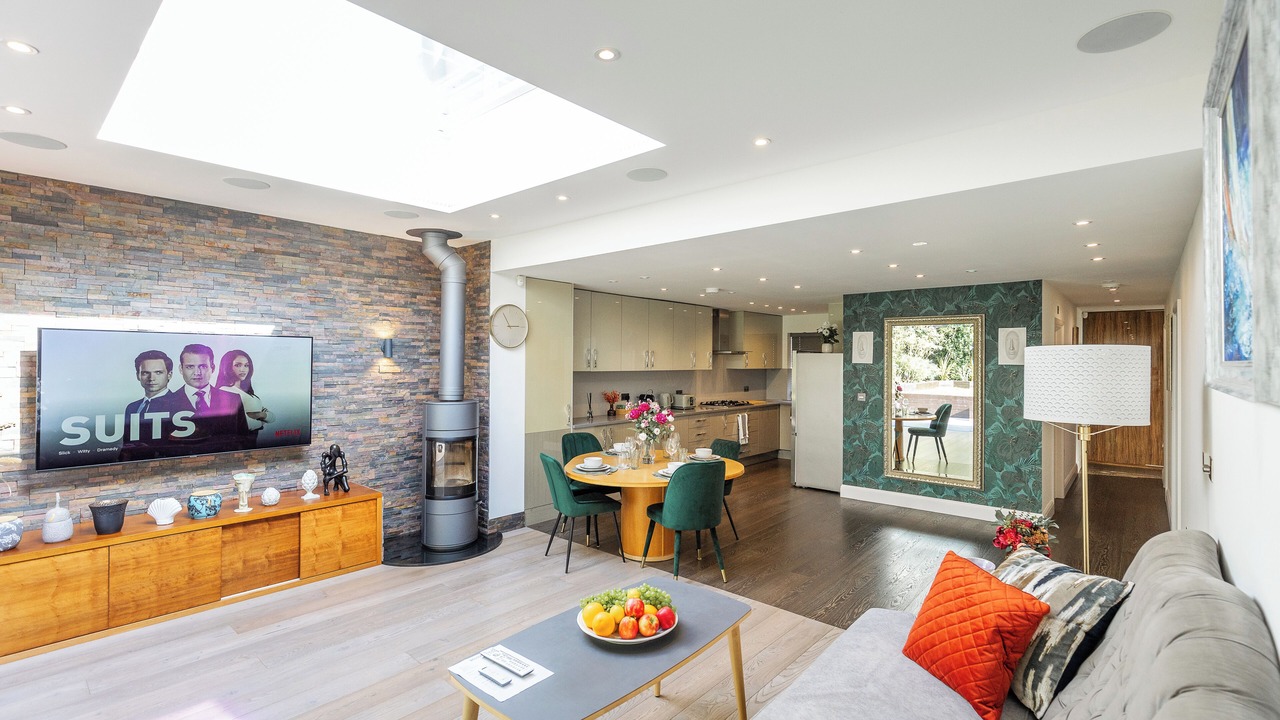 Photo of Livingroom in Guildford