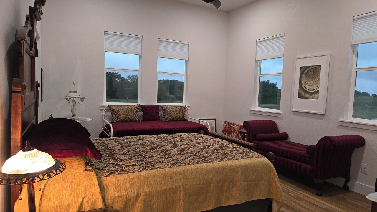 Photo of Bedroom in Luling