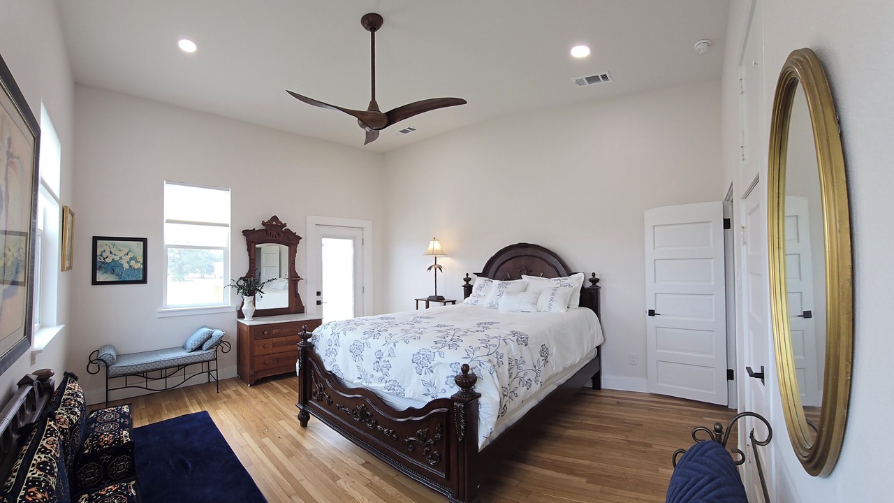 Photo of Bedroom in Luling
