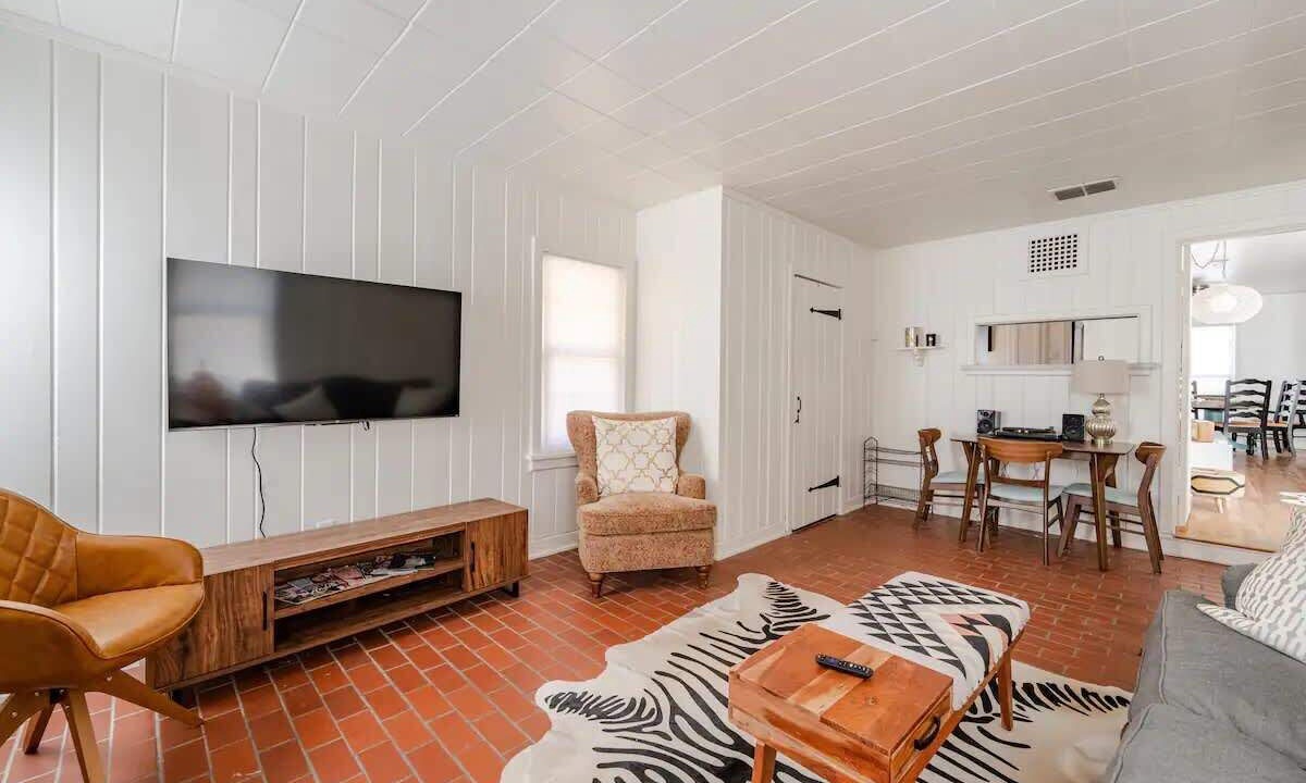 Photo of Livingroom in Tech Terrace
