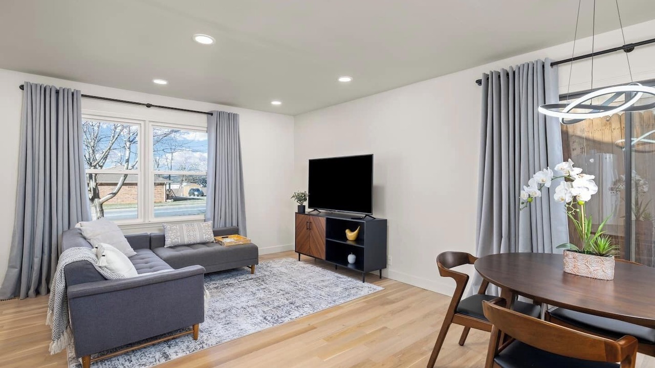 Photo of Livingroom in Brookline Station