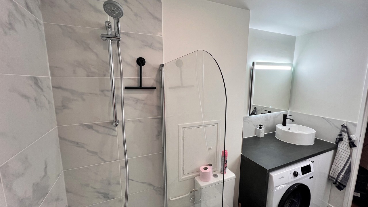 Photo of Bathroom in Montreuil