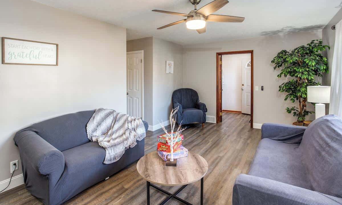 Photo of Livingroom in East Rochester