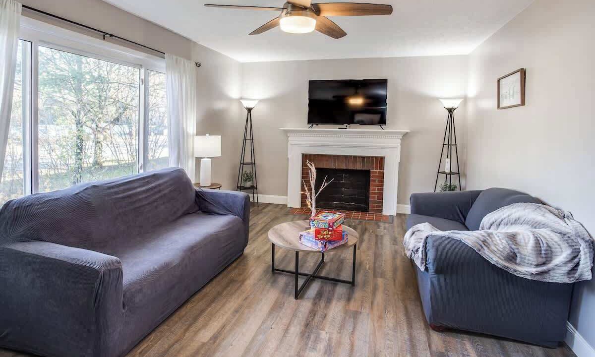 Photo of Livingroom in East Rochester