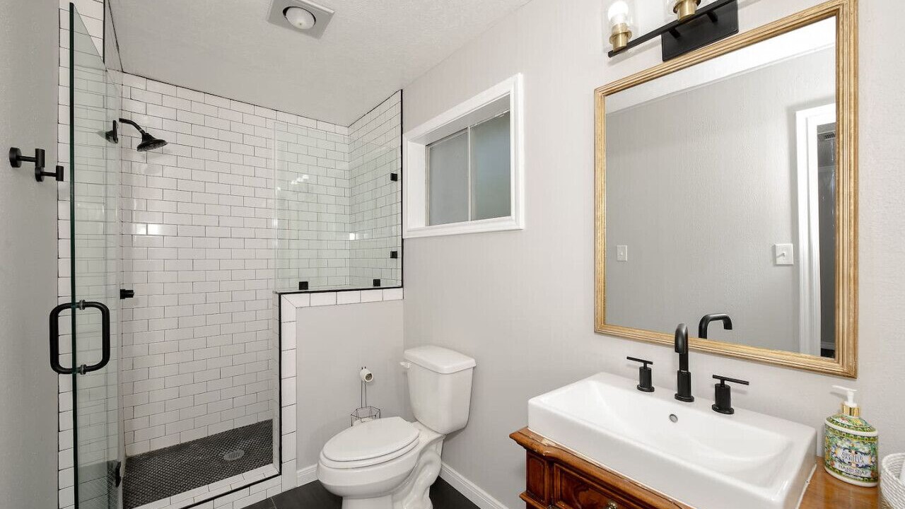 Photo of Bathroom in Carter's Grove