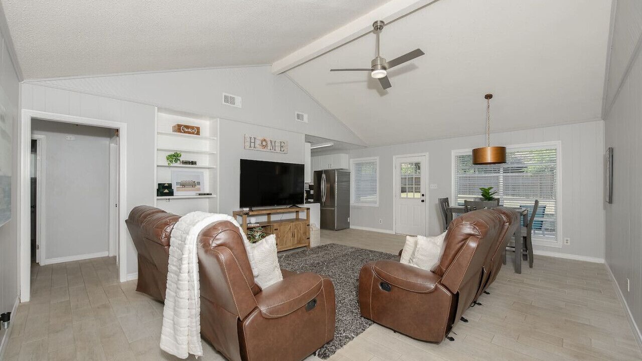 Photo of Livingroom in Carter's Grove