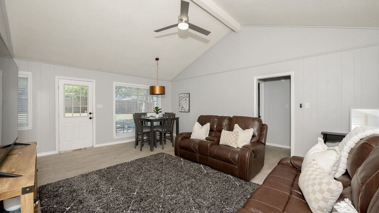 Photo of Livingroom in Carter's Grove
