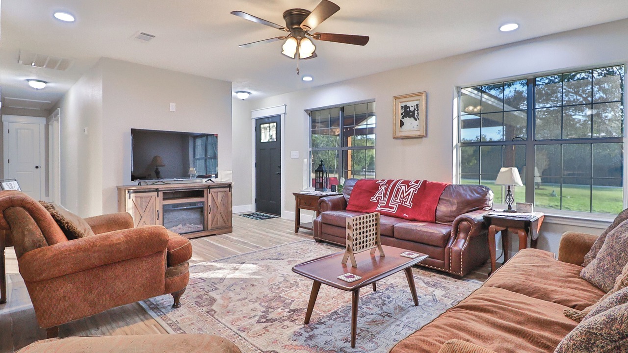 Photo of Livingroom in College Station