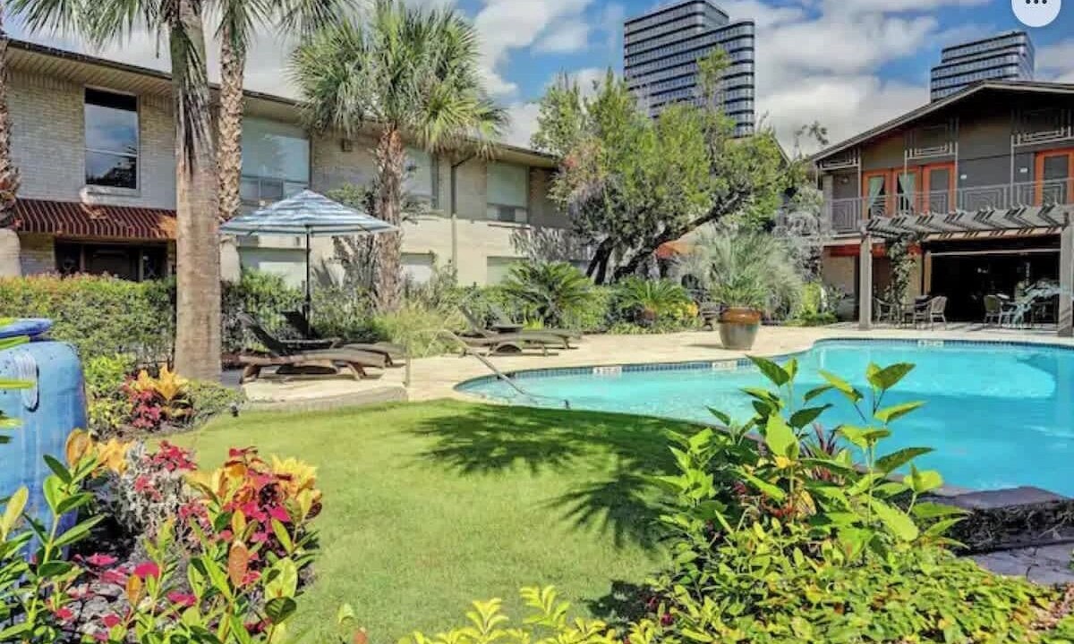 Photo of Outdoor in Uptown