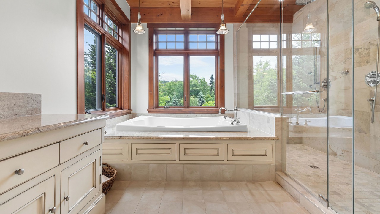 Photo of Bathroom in Stoneham-et-Tewkesbury