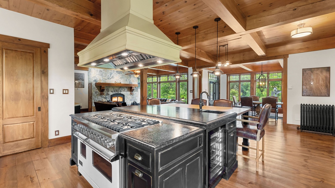 Photo of Kitchen in Stoneham-et-Tewkesbury