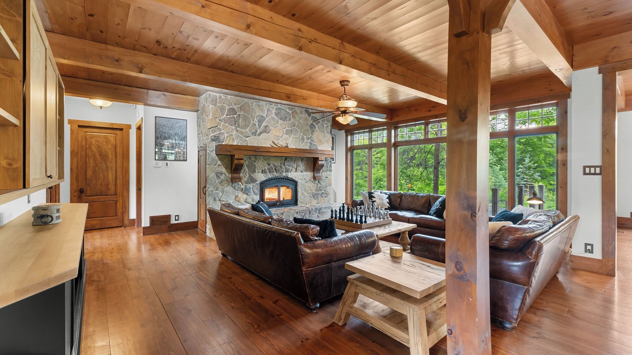 Photo of Livingroom in Stoneham-et-Tewkesbury
