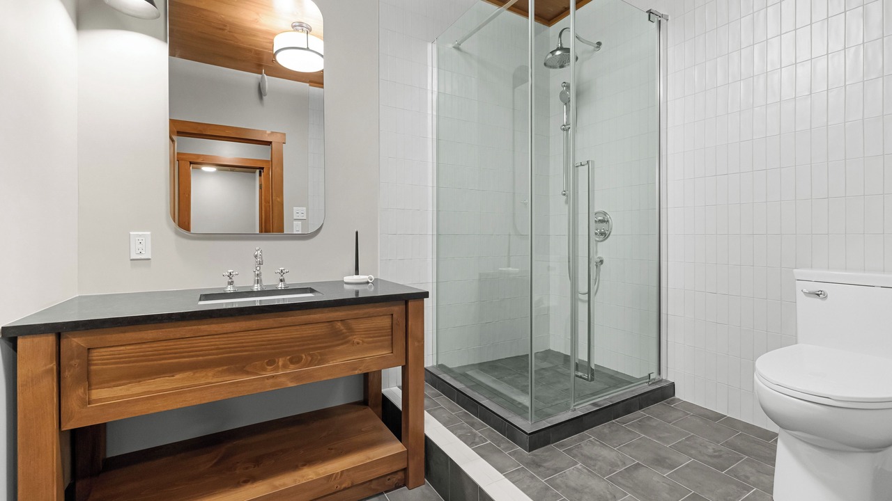 Photo of Bathroom in Stoneham-et-Tewkesbury