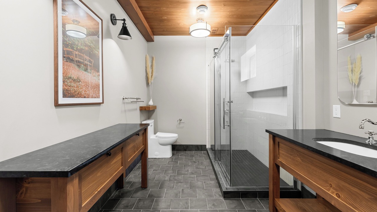 Photo of Bathroom in Stoneham-et-Tewkesbury